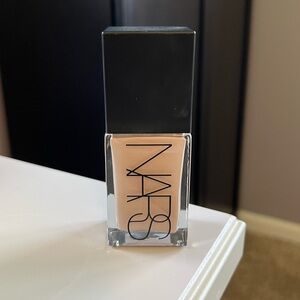NARS Light Reflecting Liquid Foundation - Shade L1 Oslo